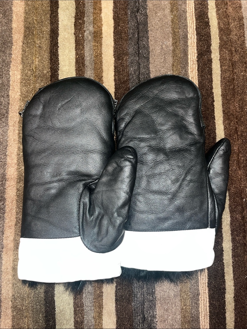 Kenzo 100% leather mittens